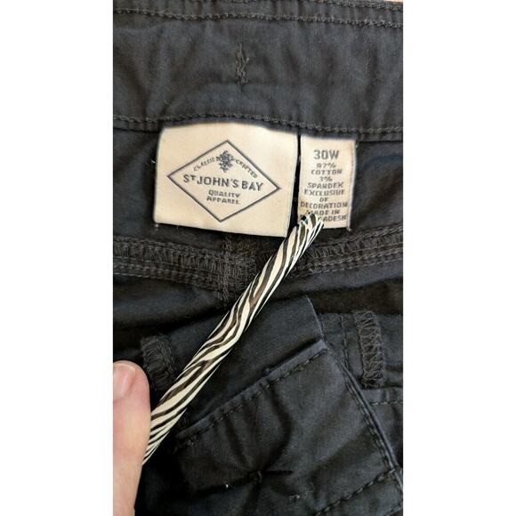 St John's Bay Women's plus Bermuda Cargo Shorts Black size 30W - Picture 6 of 10